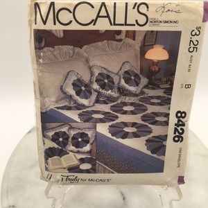 Precut Appliqués/Petals & McCALL’S Sewing Pattern #8426 / Dresden Plate Quilt